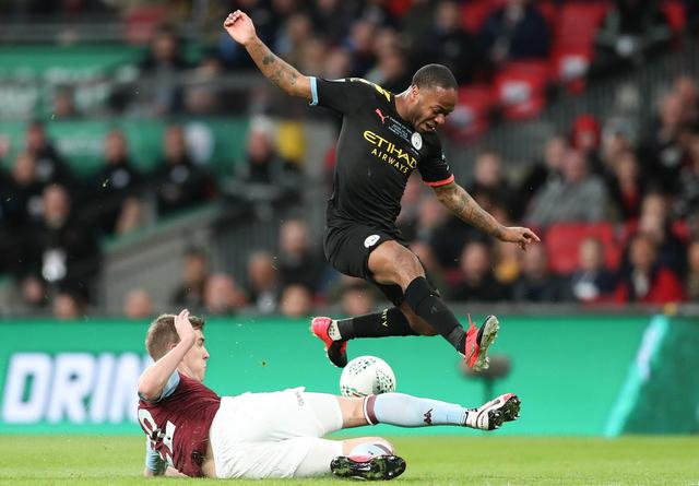 前锋远射破门，比分被重新点燃（锋线远程发炮破门，战局重燃）