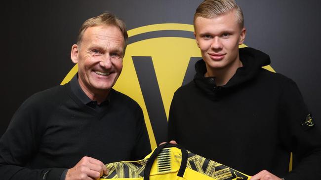 C罗：我和乔治娜计划世界杯后再举行婚礼，带着奖杯去庆祝（C罗称与乔治娜计划把婚礼安排在世界杯之后，盼捧杯同庆）