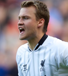 两位体坛巨星会面，樊振东欢乐开怀非常松驰，齐达内眼中充满欣赏（体坛双星同框，樊振东笑容灿烂神态轻松，齐达内目光尽显赞赏）