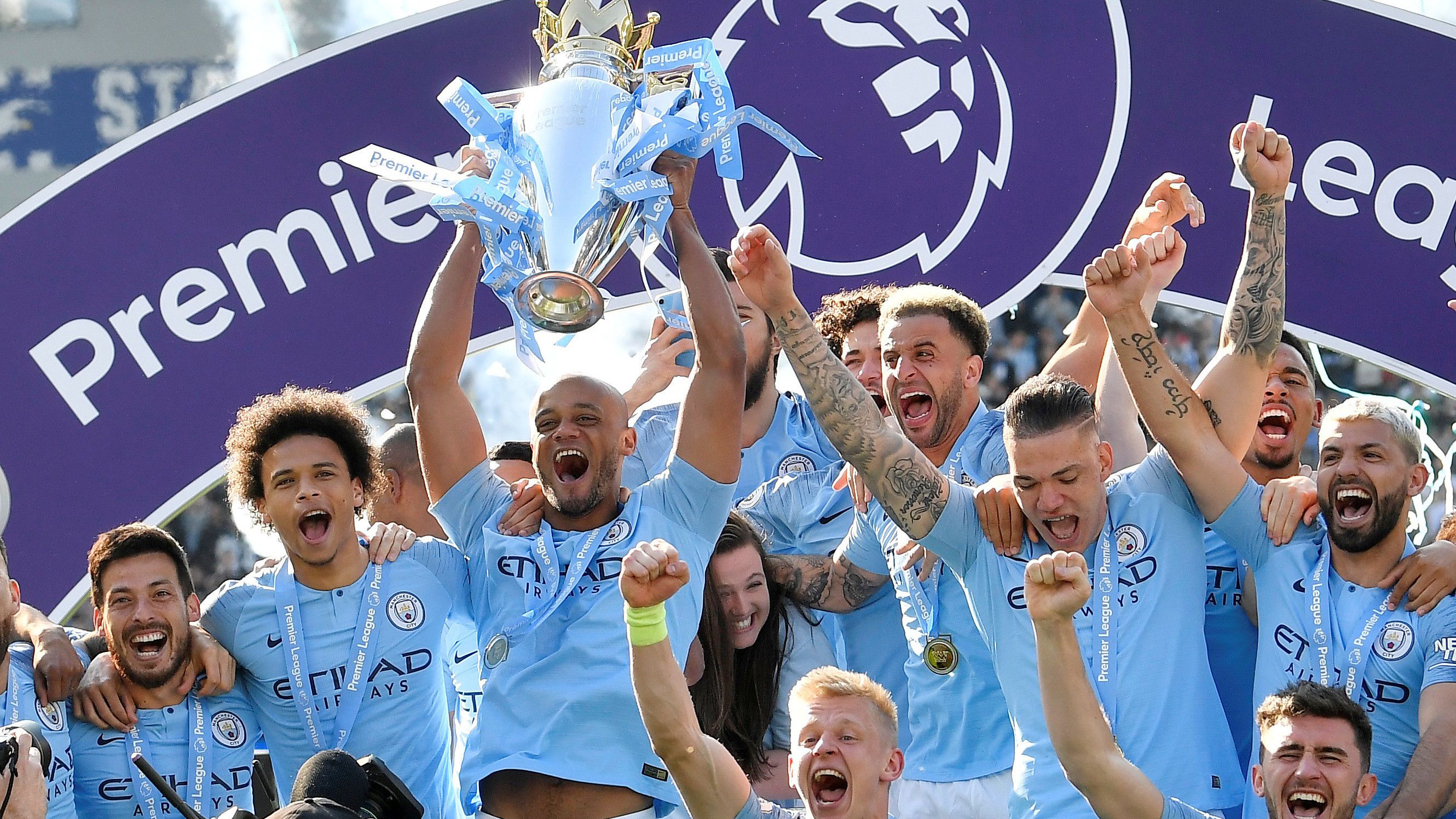 贝拉达：曼联的引援部门正在全力以赴地工作；新援适应得不错（贝拉达：曼联引援团队全速推进工作，新援融入情况良好）