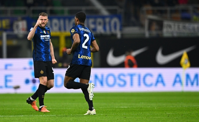 3-2！石川祐希9分+二连胜詹内利绝杀尼科洛夫21分难救主（詹内利绝杀助队3-2险胜！石川祐希9分收获二连胜，尼科洛夫砍21分仍无力回天）