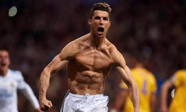 立竿见影，凯恩替补出场30分钟个人戴帽拜仁打进4球（凯恩替补登场30分钟上演帽子戏法，拜仁轰入4球）