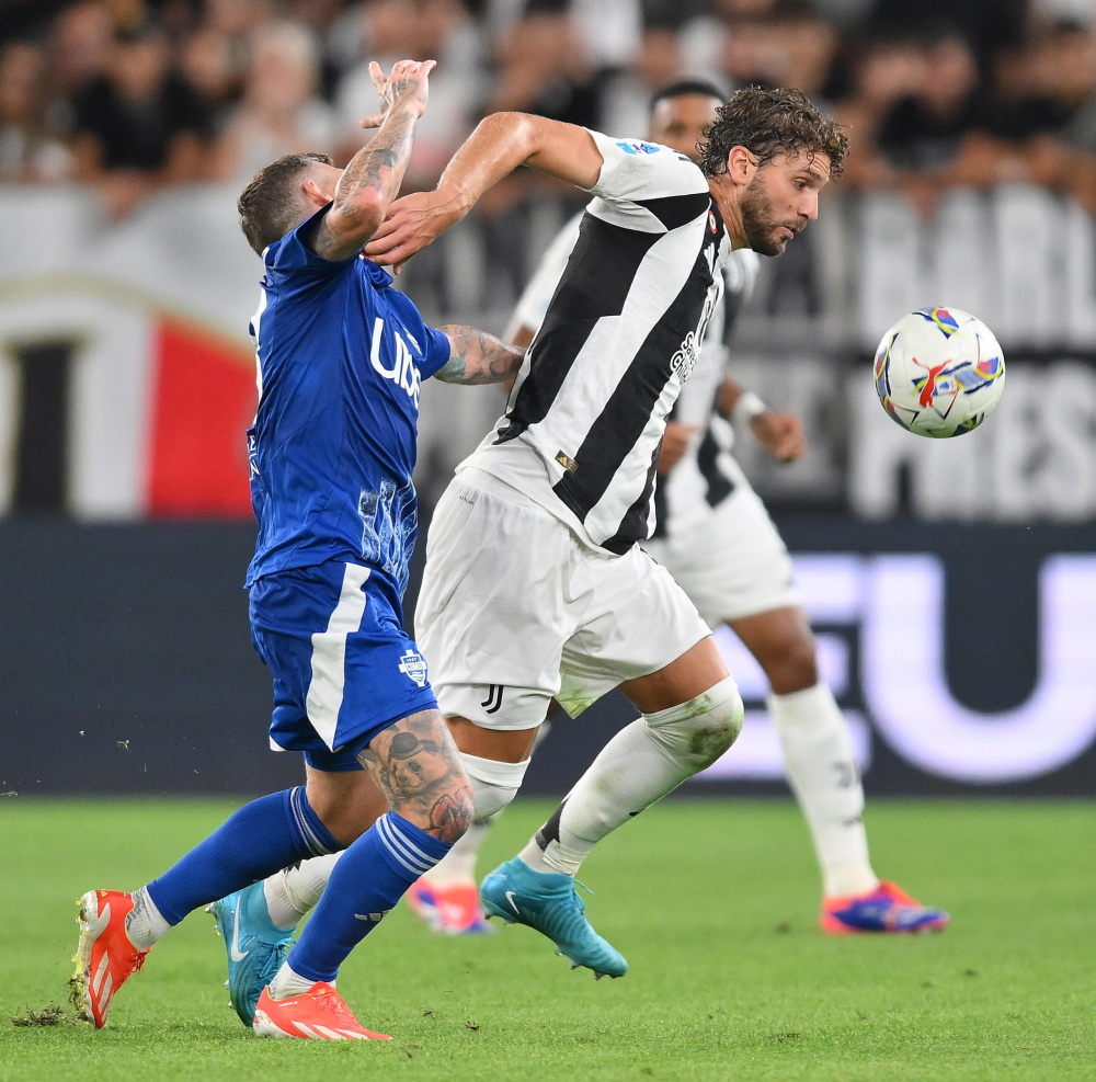 2025／26赛季英超：危矣！曼联下场对阵9连胜的维拉，四员大将缺席（英超25／26赛季：曼联告急！下轮迎九连胜维拉，四大主力缺阵）