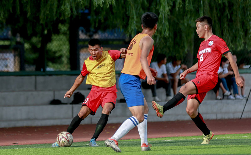 热议申花输球：尽力了但没运气，最大问题是锋线终结能力（申花失利引热议：拼到最后却差运气，锋线终结乏力成最大短板）