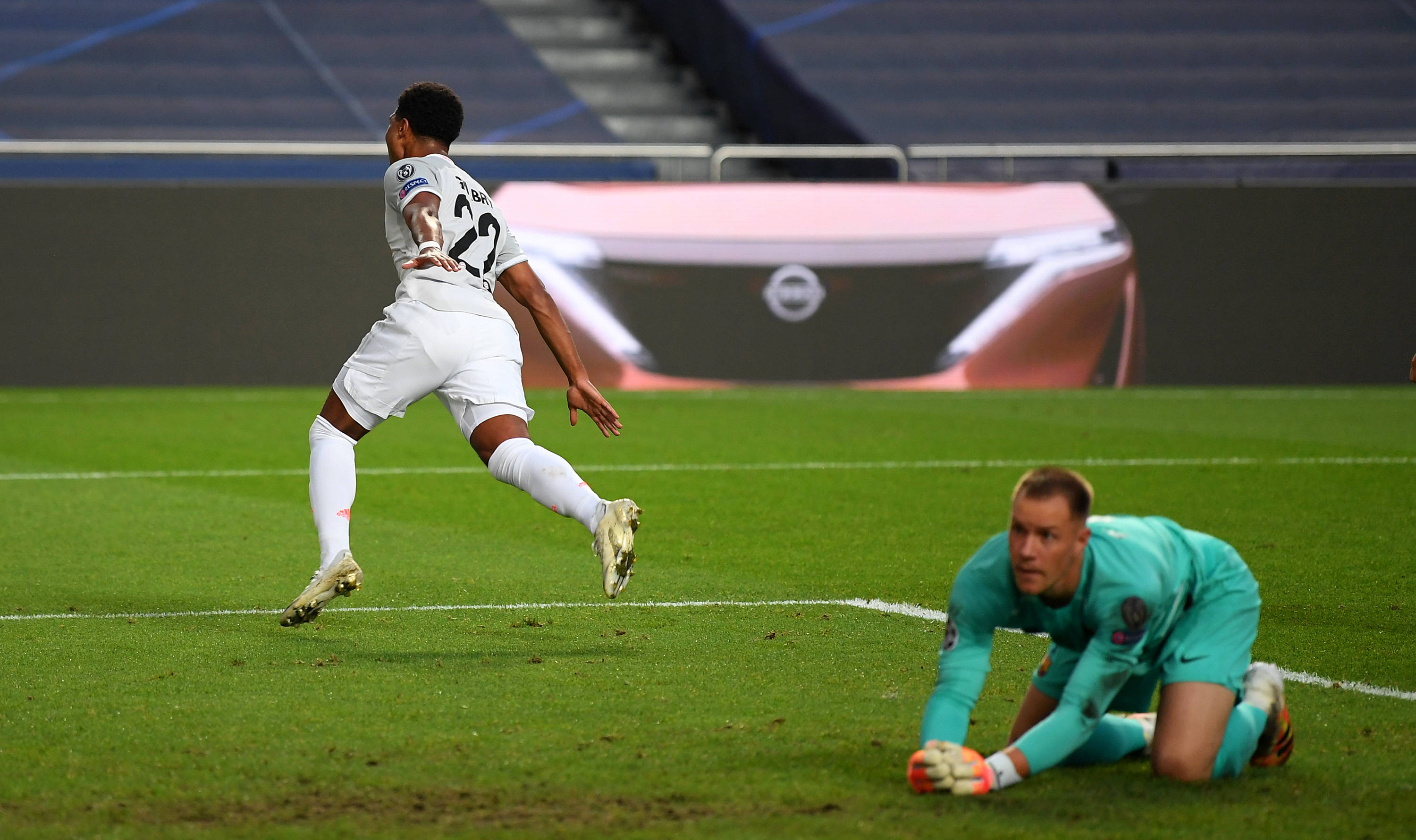 詹姆斯谈里夫斯表现：他有天赋又很勤奋，由衷为他感到开心（詹姆斯盛赞里夫斯：天赋兼勤勉，我真心替他高兴）