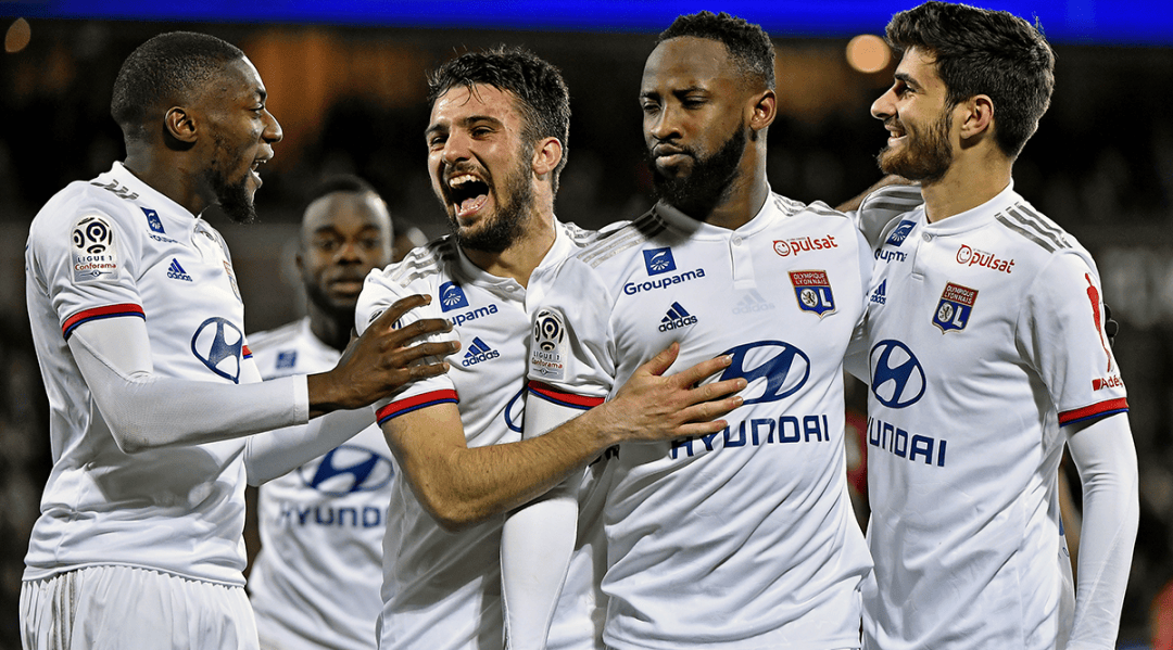 本赛季下半程的国安在成绩层面给了球迷们深刻的落差（赛季后半段国安的战绩让球迷感到强烈反差）