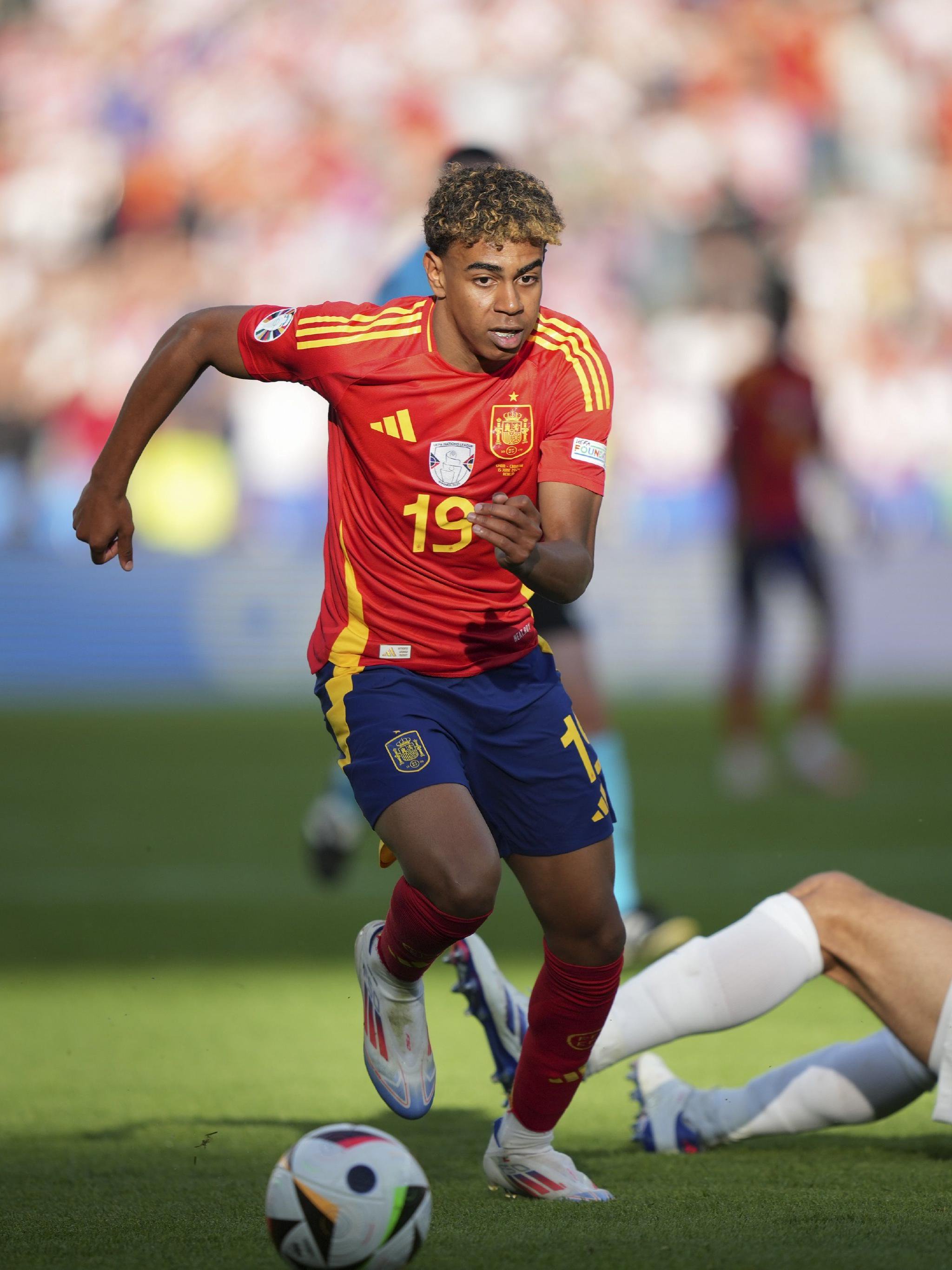 仅次于拉莫斯和魔笛，佩里西奇是欧冠打入点球第三年长的球员（佩里西奇成欧冠点球破门球员中年龄第三，仅次拉莫斯与魔笛）